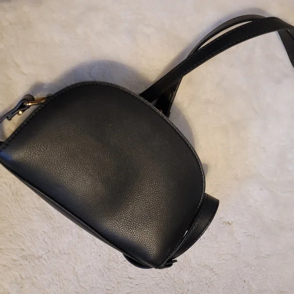 Love and Lore Vegan leather crossbody - Picture 3 of 3